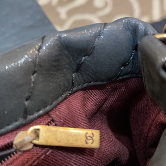 Chanel handbag like new only used a few times - Picture 2 of 16